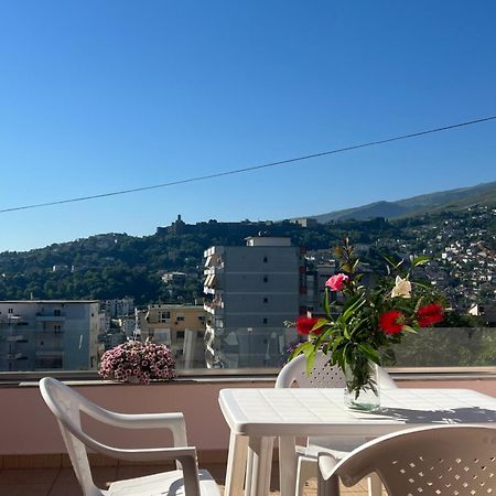 Flower Terrace Apartment Gjirokastër Buitenkant foto