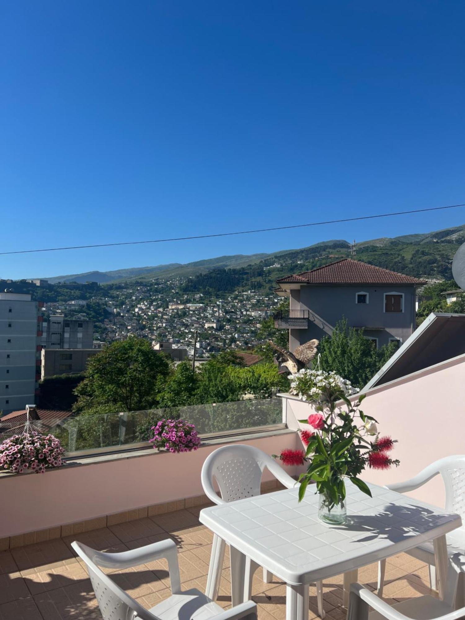 Flower Terrace Apartment Gjirokastër Buitenkant foto