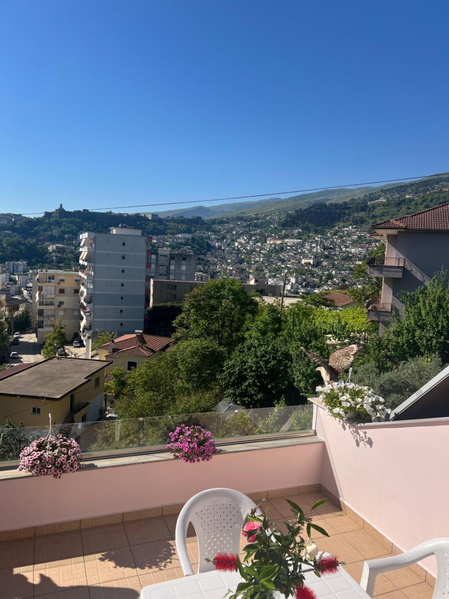 Flower Terrace Apartment Gjirokastër Buitenkant foto