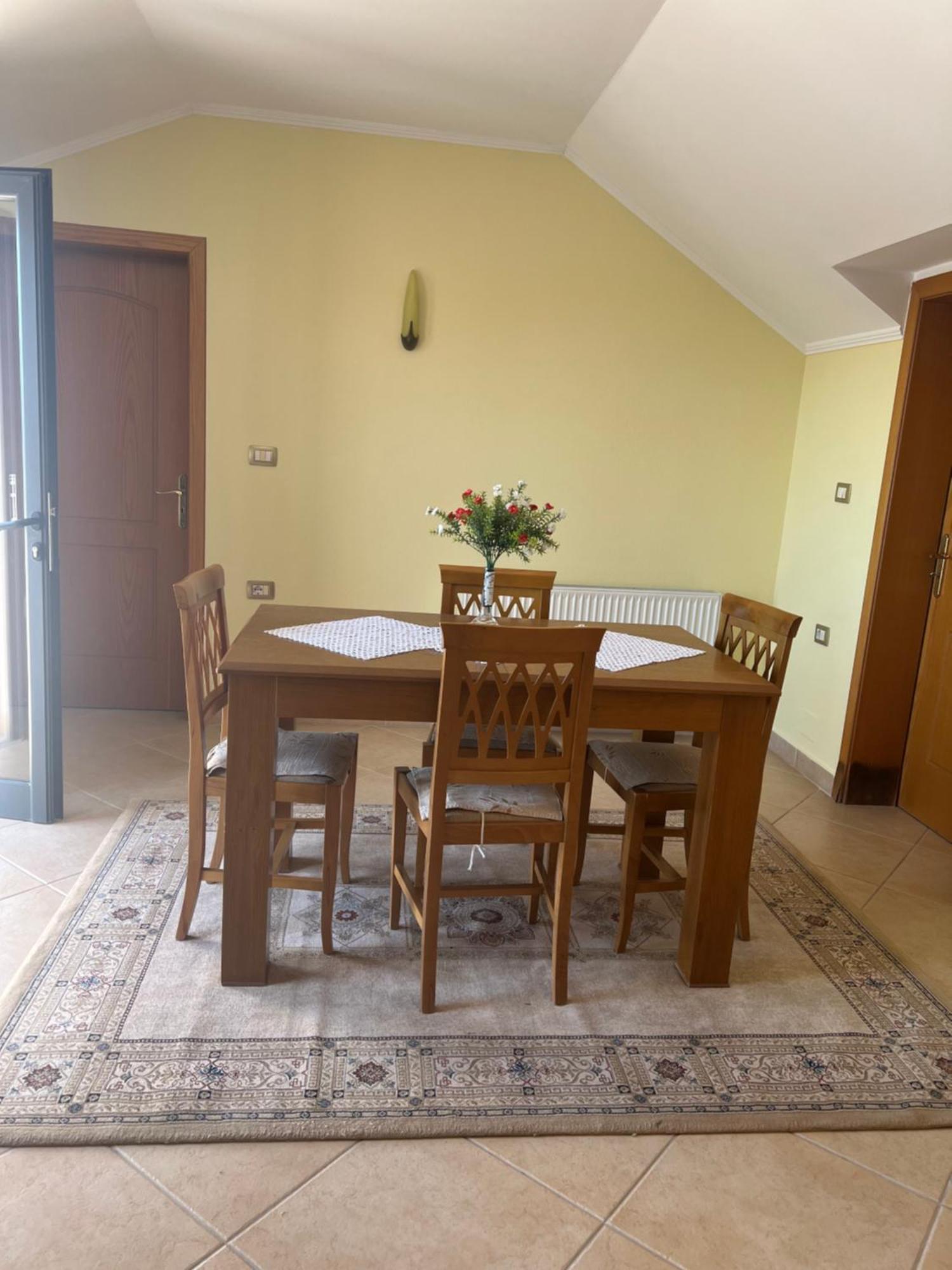 Flower Terrace Apartment Gjirokastër Buitenkant foto